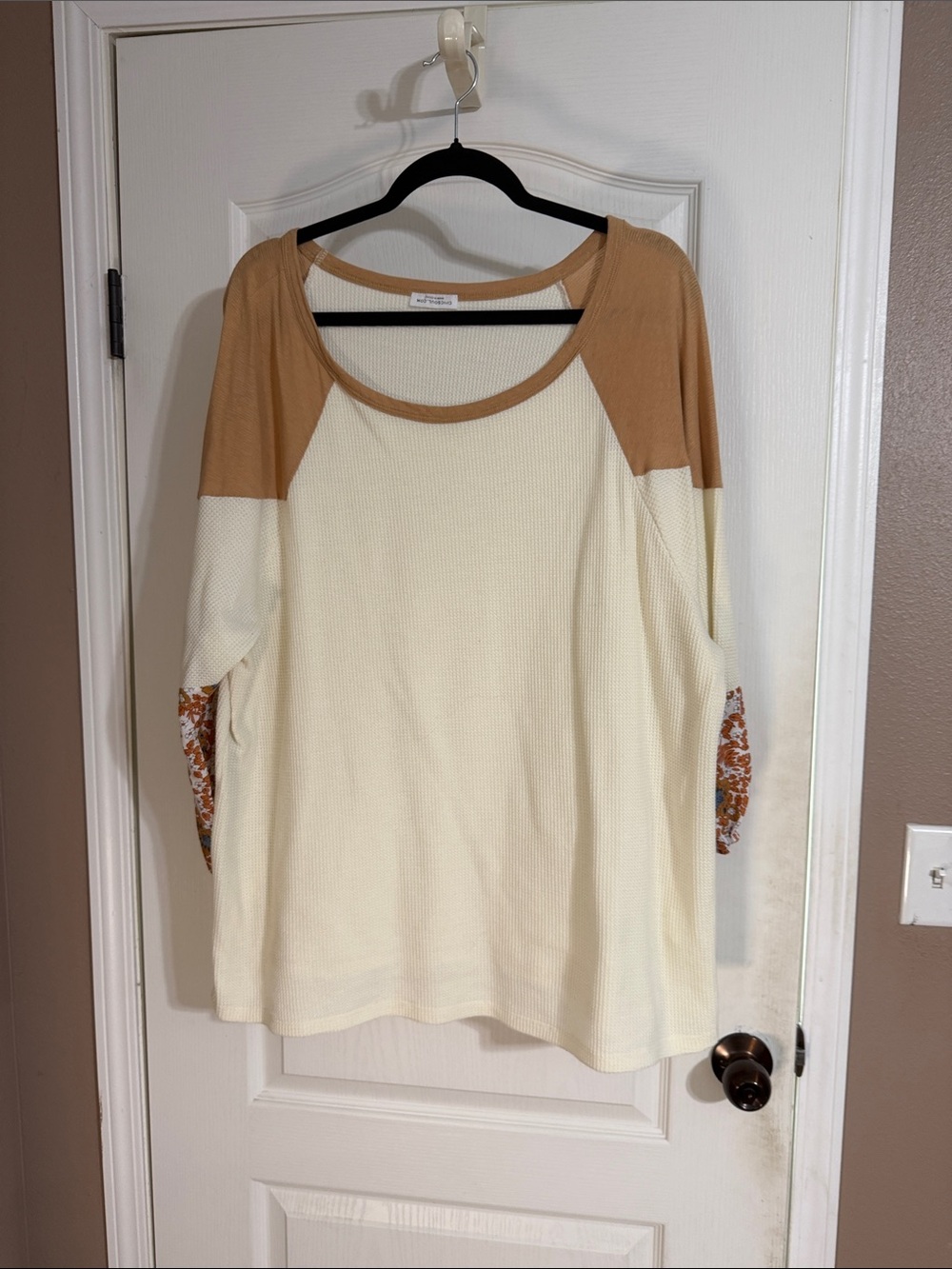 Women's Waffle Raglan Long-Sleeve Top - Cream & Tan